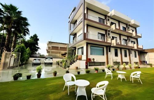 Mathura Hotel | Hotel Vrinda Sarovar 800 m from mathura junction