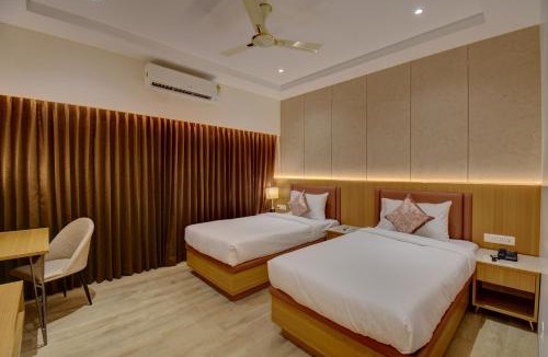 Yeola Hotel | Hotel Warma Palace