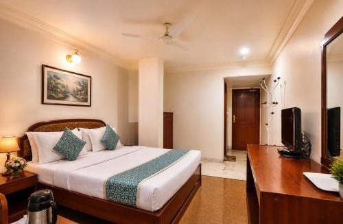 Surat Hotel | Hotel Yadgar - Near Railway Station