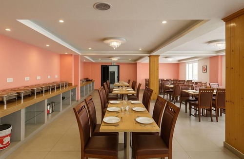 Gangtok Hotel | Hotel Yeasel continental by Staynest 100 meter from Ridge Park