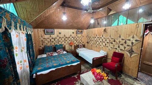 Dal Lake Hotel | Houseboat PANDORA