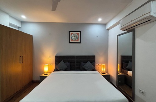 Sushant Lok Hotel | Housr Sector 43 Gurgaon Paras Hospital