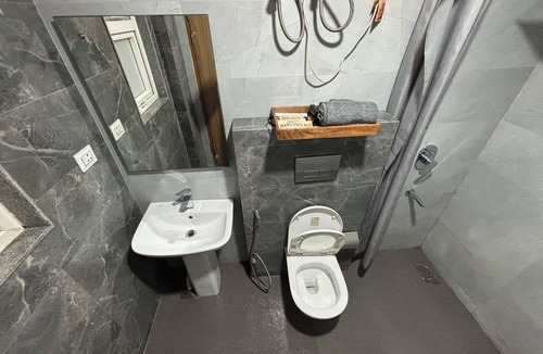 Sushant Lok Hotel | Housr Sector 43 Gurgaon Paras Hospital