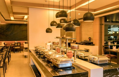 Taj Ganj Hotel | Howard Plaza The Fern, Agra