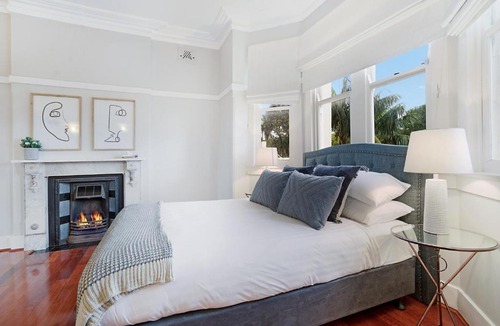 Cremorne Apartment | Huge Harbour View Apartment In Historic Home