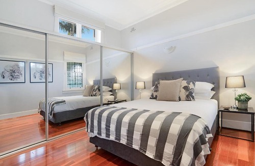 Cremorne Apartment | Huge Harbour View Apartment In Historic Home