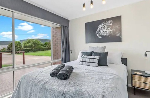 Millfield House | Hunter Retreat with Cinema / Games / Fireplace