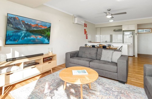 Huskisson Apartment | Husky Oasis by Book Jervis Bay - Centre OF Huskisson -