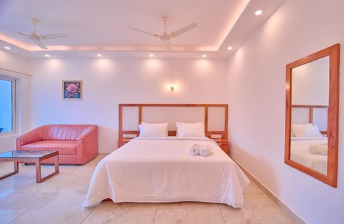 Devikolam Resort | Ice Cliff Resort Munnar by VOYE HOMES Premium Stay with Pool