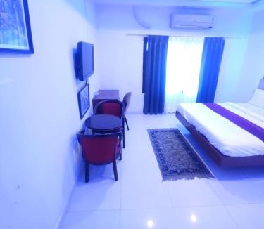 Lakdi Ka Pul Hotel | IndiGo Line Hotel- Beside Cafe Niloufer Lakdikapul