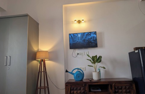 Greater Noida Apartment | Indo-Anglo with big bench