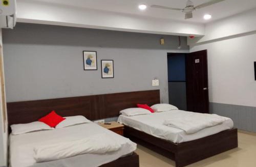Udhna Hotel | Infinity Rooms D-Mart