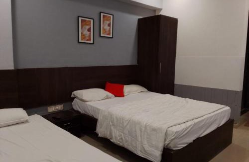 Udhna Hotel | Infinity Rooms D-Mart