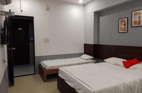 Udhna Hotel | Infinity Rooms D-Mart