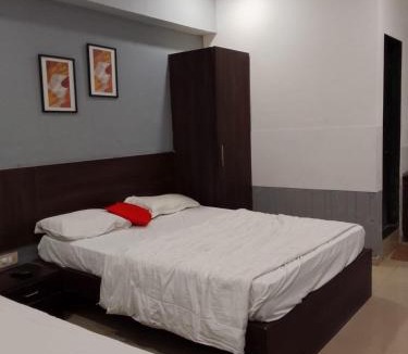 Udhna Hotel | Infinity Rooms D-Mart