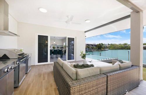 Bayview House | 'Infinity's Edge' Darwin Luxury Waterfront Oasis
