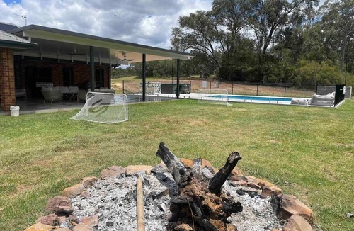 Lovedale House | Ironstone Residence relaxing retreat 6 bed 2 bth private pool and hot spa pool table