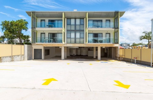 Huskisson Apartment | Ishtar Apartment 1 by Book Jervis Bay Luxury Living Accommodation