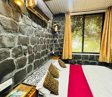 Kanha Hotel | Istaqbal Hotel Mukki