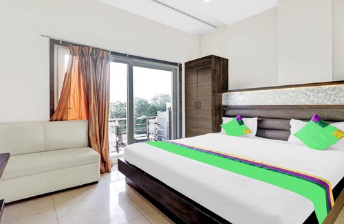 Mathura Hotel | Itsy Hotels Anjali Mahal 500, Mtrs From Mathura Railway Station