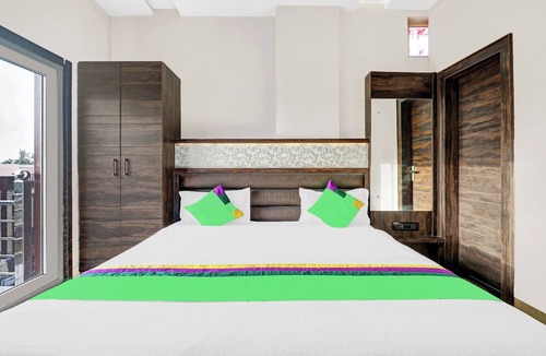 Mathura Hotel | Itsy Hotels Anjali Mahal 500, Mtrs From Mathura Railway Station