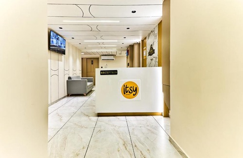 Navrangpura Hotel | Itsy Hotels Grand CG