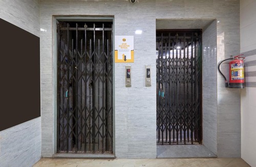 Navrangpura Hotel | Itsy Hotels Grand CG