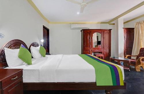Kovalam House | Itsy Hotels The Waters Edge Beach Resort