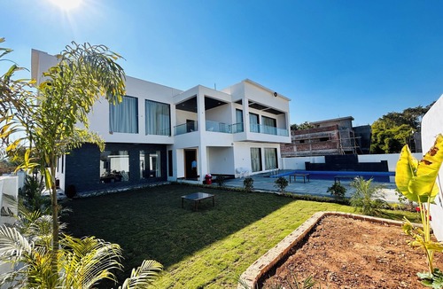 Chikalwas Villa | Ivy House by Ebony Stays – Luxury 4BHK Villa in Udaipur with Private Pool