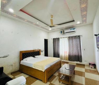Amroha Hotel | J B Hotel,Banquet & Restaurant