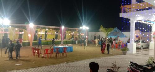 Dhampur Resort | J B Hotel,Banquet & Restaurant