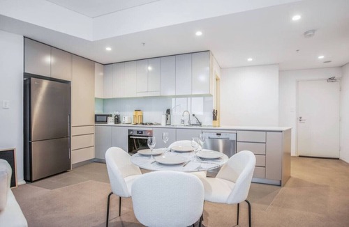 Redfern Apartment | Jack's Citylight Retreat with Free Parking