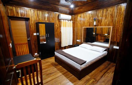 Athirapally Villa | Jackroot Heritage wood villa Athirappilly