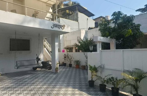 Nashik Villa | Jagshali Villa: Modern 2BHK with Karaoke & 50" TV