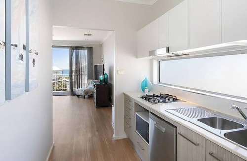 Caves Beach House | Jesbellerai Villa- Caves Beach Resort