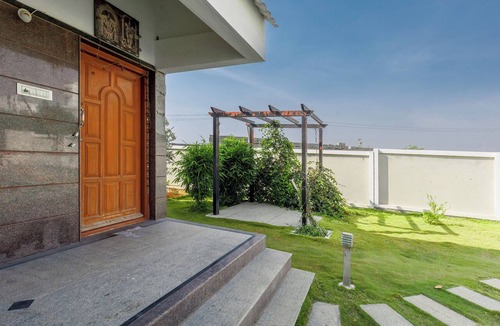 Hosur Villa | Jhilmil Pool Villa by Stayjade 2bhk Lawn Pool