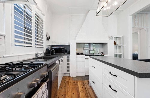 Orange East House | Johnno's Cottage - Prime Location - Sleeps 4