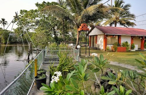 Kuthiathode House | Kayaloram Retreat Ginger By Nexgo Spaces