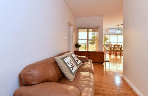 Pokolbin Apartment | King 3 - close proximity to Bimbadgen and Hope Estate concerts
