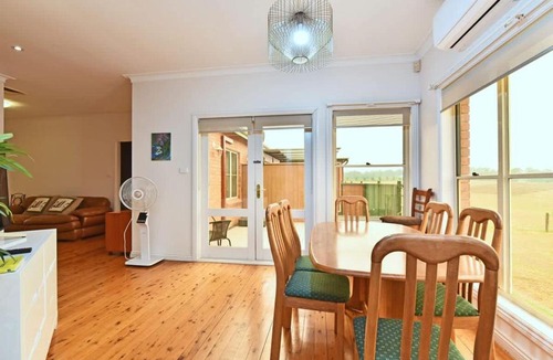 Pokolbin Apartment | King 3 - close proximity to Bimbadgen and Hope Estate concerts