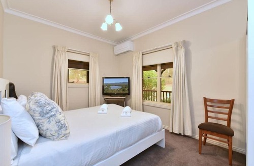Pokolbin Apartment | King 3 - close proximity to Bimbadgen and Hope Estate concerts