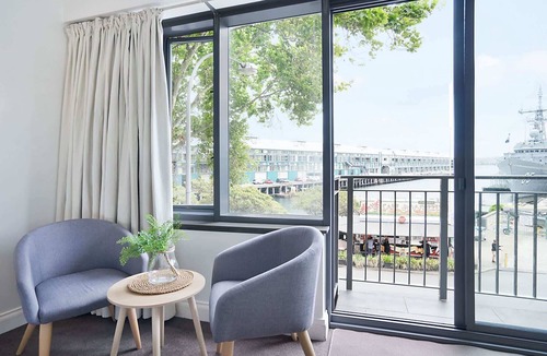 Woolloomooloo Apartment | King Size Studio With Water View, Walk To The City