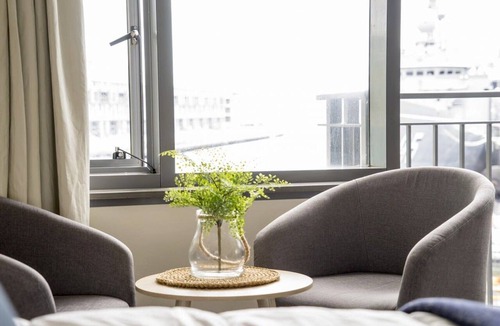 Woolloomooloo Apartment | King Size Studio With Water View, Walk To The City