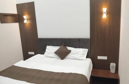 Indore Hotel | Kiwi Inn Hotel Palda