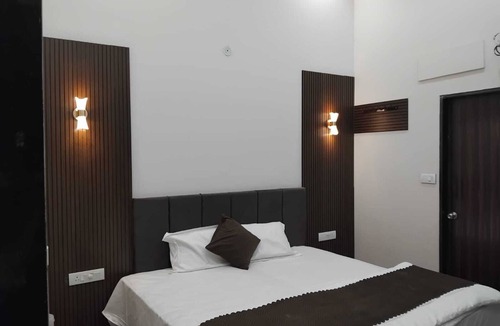 Indore Hotel | Kiwi Inn Hotel Palda