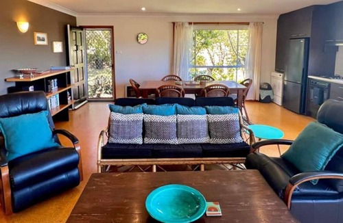 Vincentia House | Kookaburra Dreaming by Book Jervis Bay - Only 400m from the beach