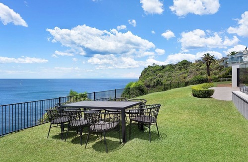 Avalon Beach House | Kookaburra, Ocean Front by TCC