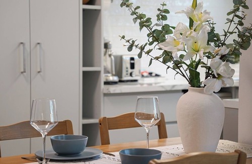 Mosman Apartment | KozyGuru | Mosman | Serene Boutique Apt Retreat
