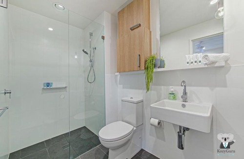 Wolli Creek Apartment | KozyGuru Wolli Creek 1 BED APT Sydney Airport & CBD NWC020