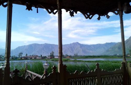 Dal Lake Hotel | La Barca Zaindari